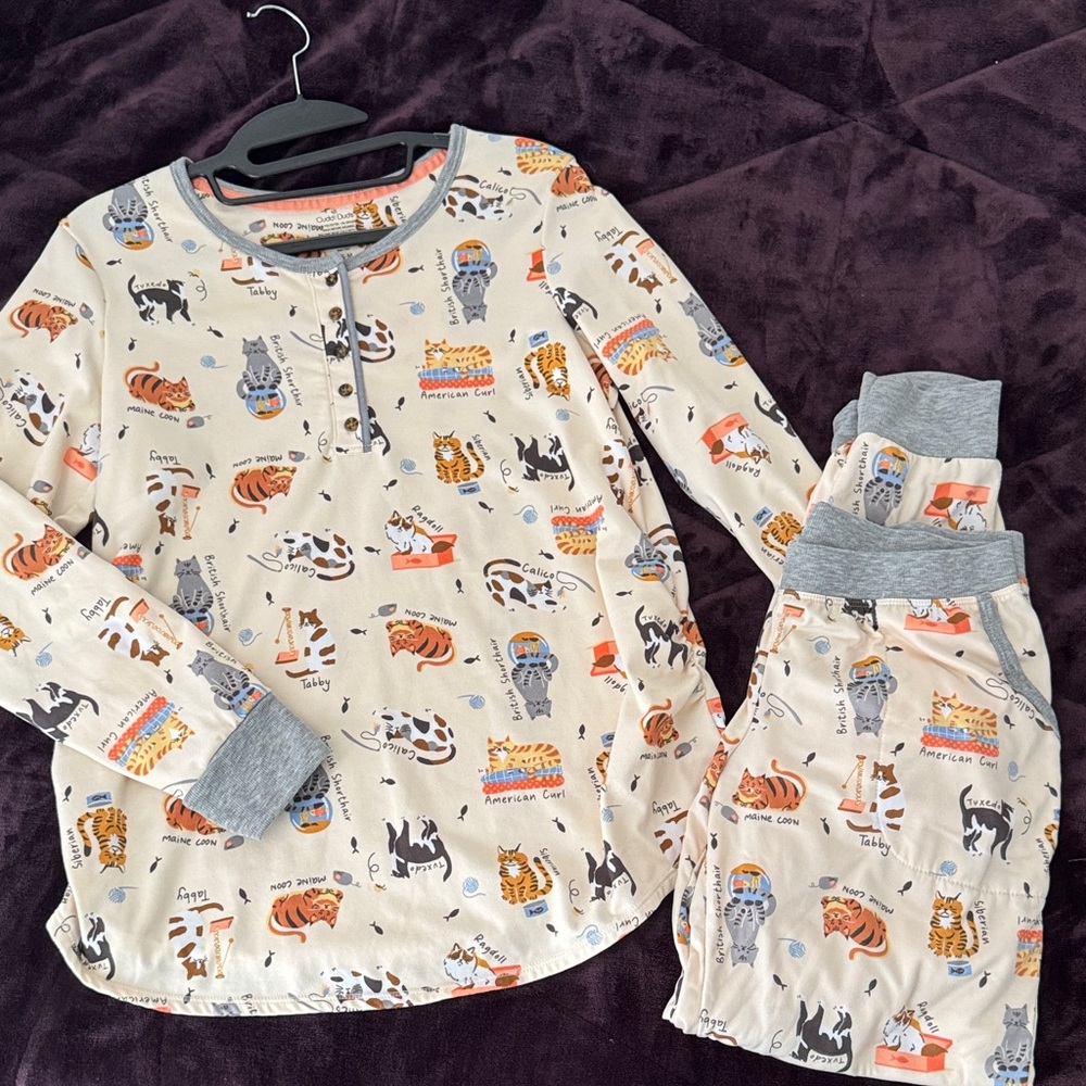 Cuddl Duds Cream Cat & Tiger Print Pajama Set with Gray Trim